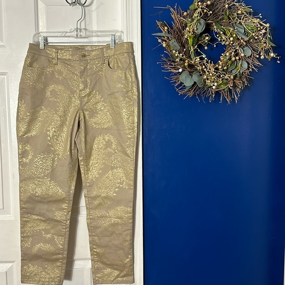NWT Chico’s Tan & Gold Paisley Perfect Stretch Girlfriend Slim Ankle Jeans Sz 10 - Picture 1 of 12